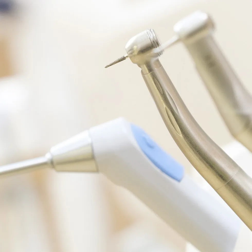 流れるように降る雨の日には、窓の外を眺めながら、心をリフレッ...